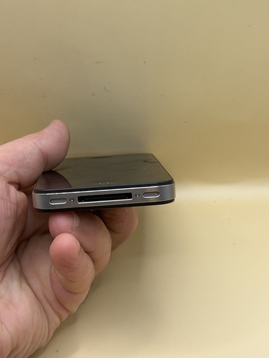Apple Handys / Smartphones: 2x iPhone 4 + câble – Defekt aus Genève von sho_67qj 7