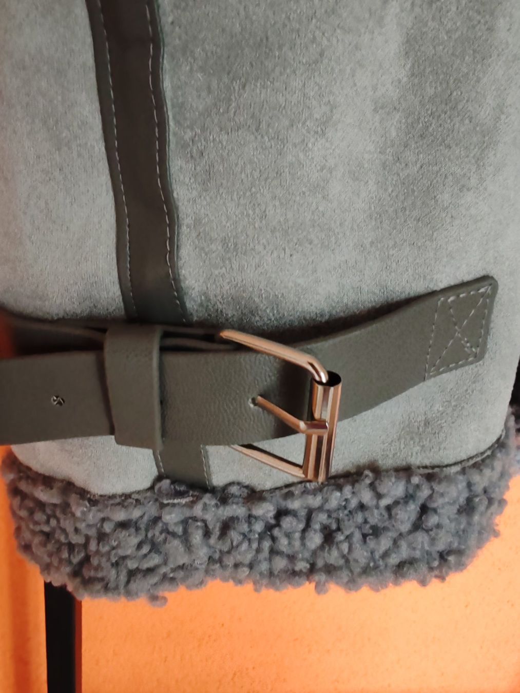 Giacche: Neue, graue Kunstleder-Jacke – Nuovo (secondo la descrizione) da Egnach venduto da bgdo26 4