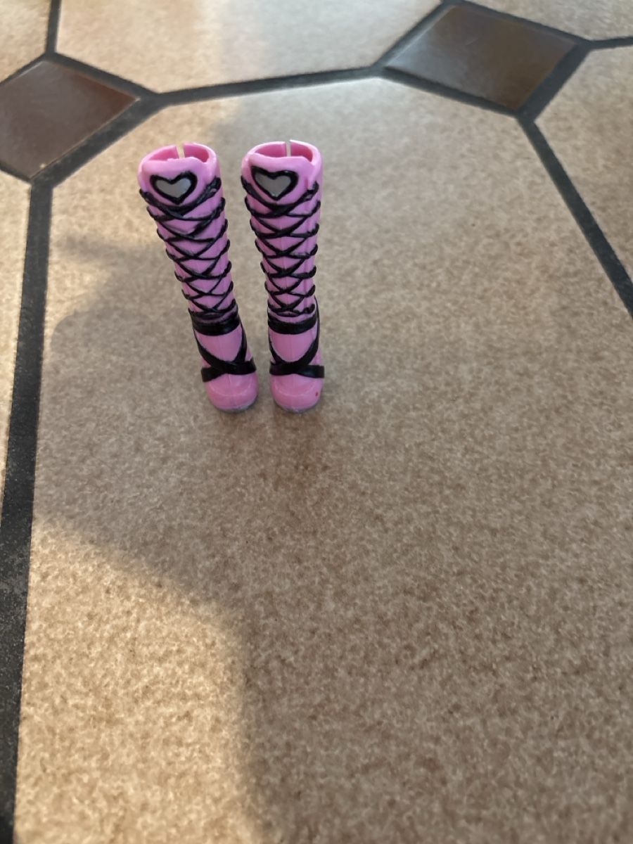 Giocattoli: Botte à talons barbie  – Nuovo (secondo la descrizione) da Uvrier venduto da lou_dhk8