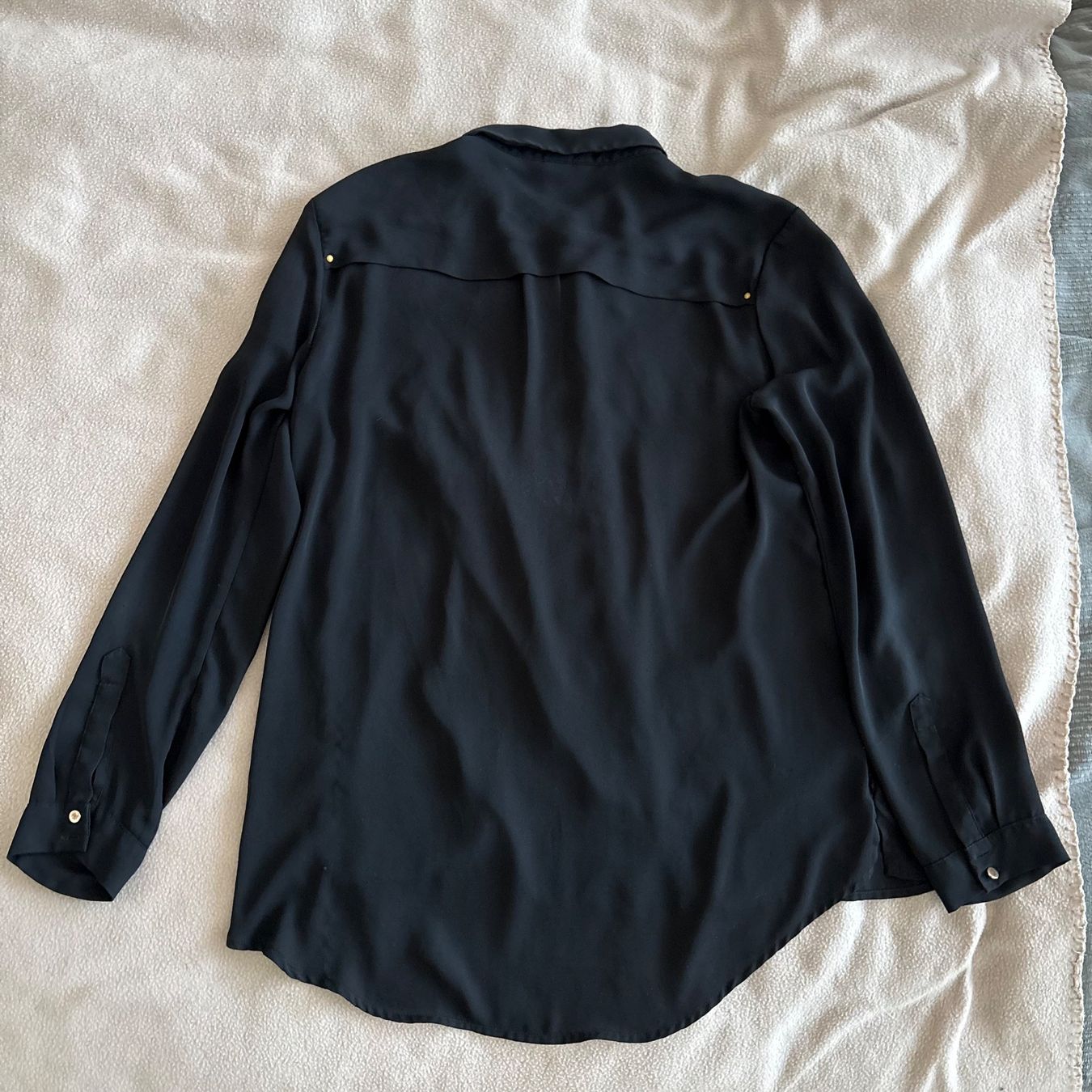 H&M Blusen: Chic black long-sleeve shirt – Gebraucht aus Montreux von m.mlkstn 5