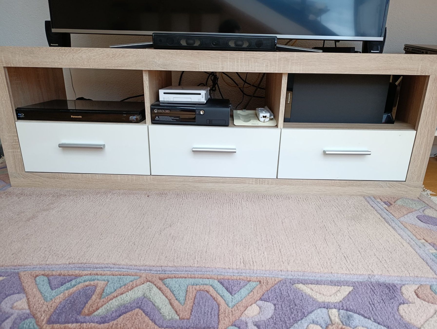 Mobili TV: Modernes TV-Lowboard in Eichenoptik mit 3 weissen Schubladen – Usato da Eschenz venduto da fordescort97 2