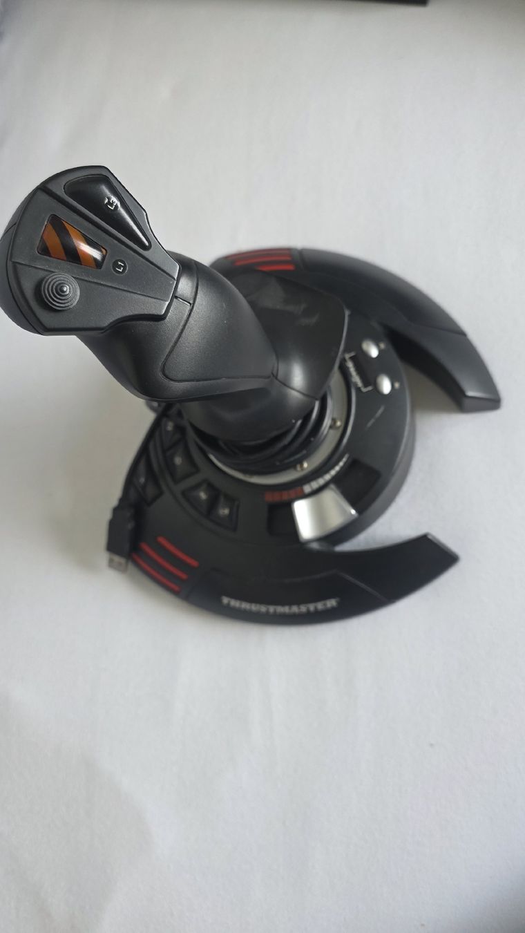 Thrustmaster Controller: Trustmaster Flight Stick x USB Joystick – Usato da Dübendorf venduto da Jolenia 1