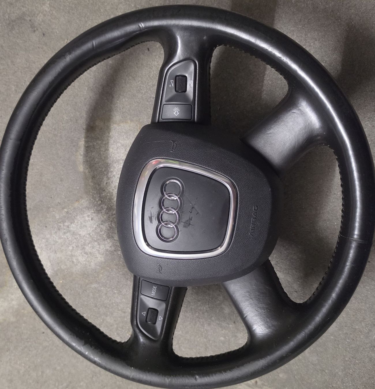 Audi Tutti pezzi di ricambio auto: Audi Lenkrad mit Multifunktion Leder gebraucht – Usato da Lenzburg venduto da hea_7t6c