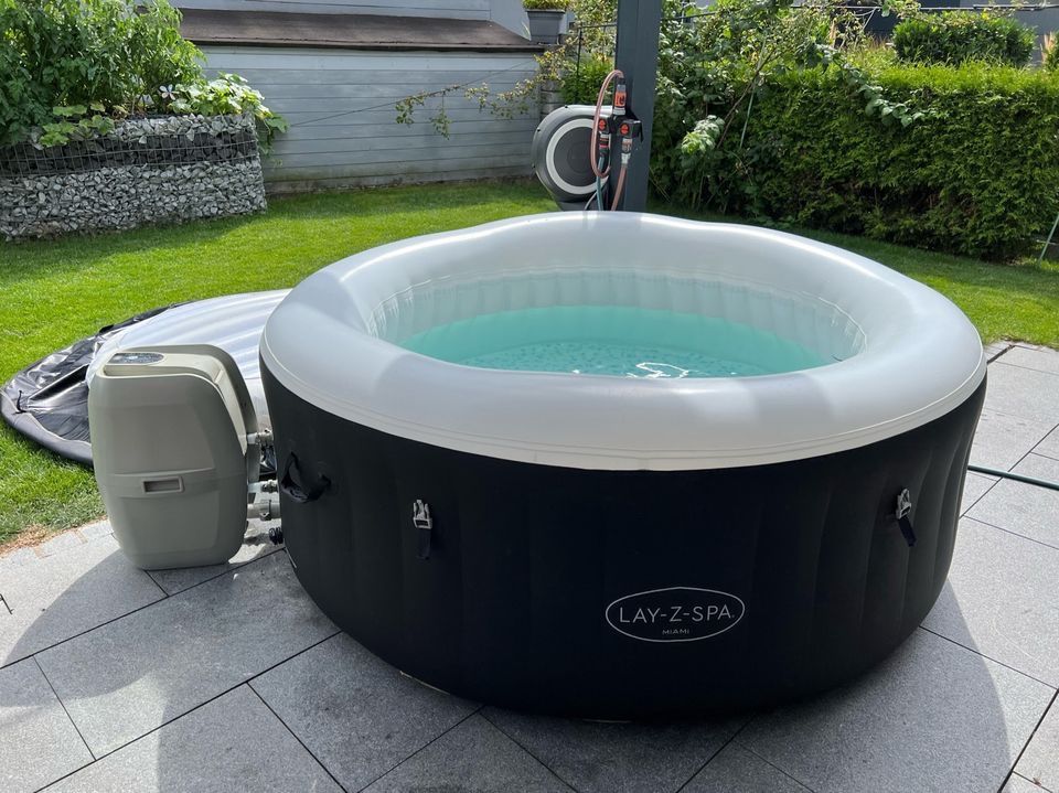 Whirlpool: Layz Spa Whirlpool Miami – Gebraucht aus Igis von
