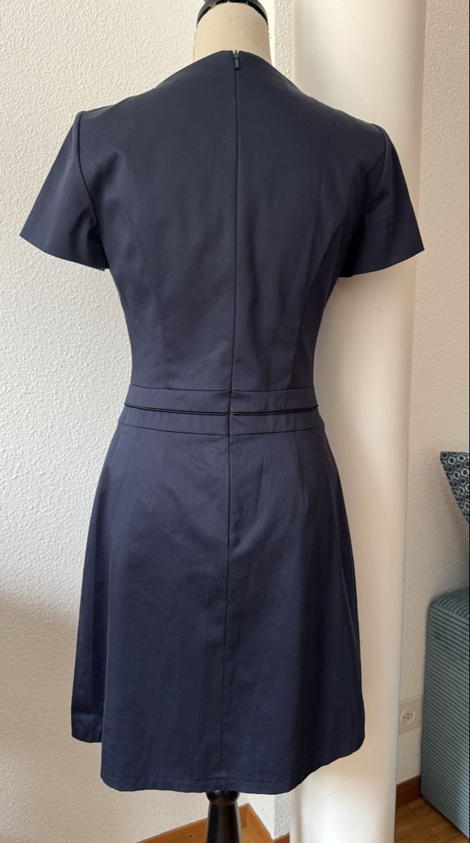 Hugo Boss Kleider: Robe fourreau HUGO BOSS, bleu marine, taille 36 – Neu (gemäss Beschreibung) aus Morges von sandy069 1