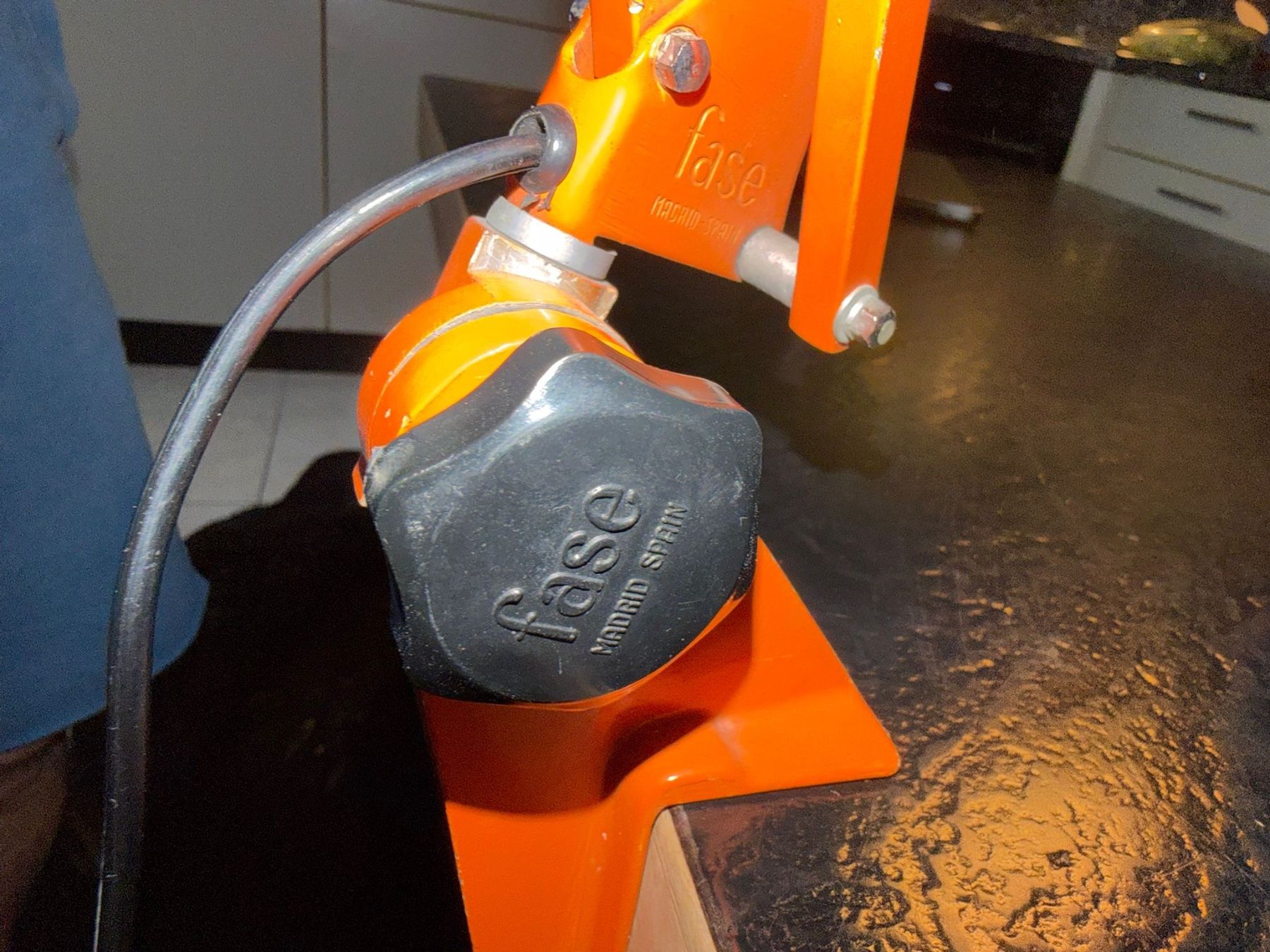 Lampade: gelenkarmleuchte, scherenarmleuchte – Usato da dietikon venduto da brunosbroki 5