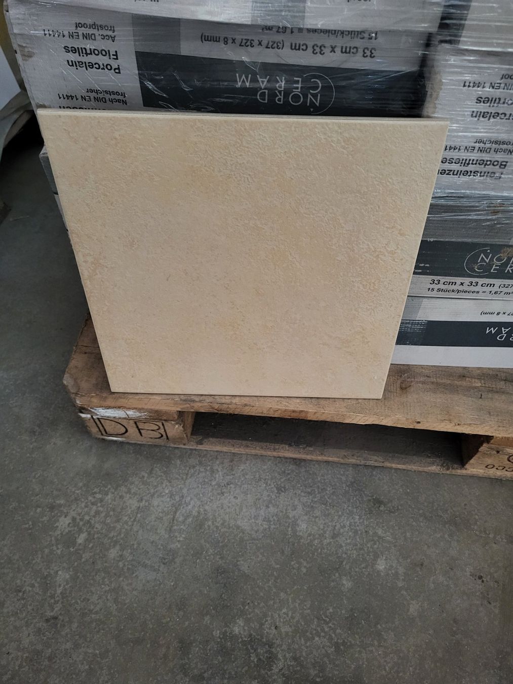 Rivestimenti per pavimenti: Feinsteinzeug-Fliesen Sand 33 x 33 cm – Nuovo (secondo la descrizione) da Diessenhofen venduto da Osio 1