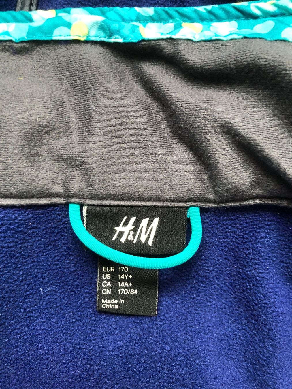 H&M Giacche & Cappotti: grüne gemusterte Softshell-Jacke H&M, Gr. 170 – Usato da Zürich venduto da anavlis-thymiano 5