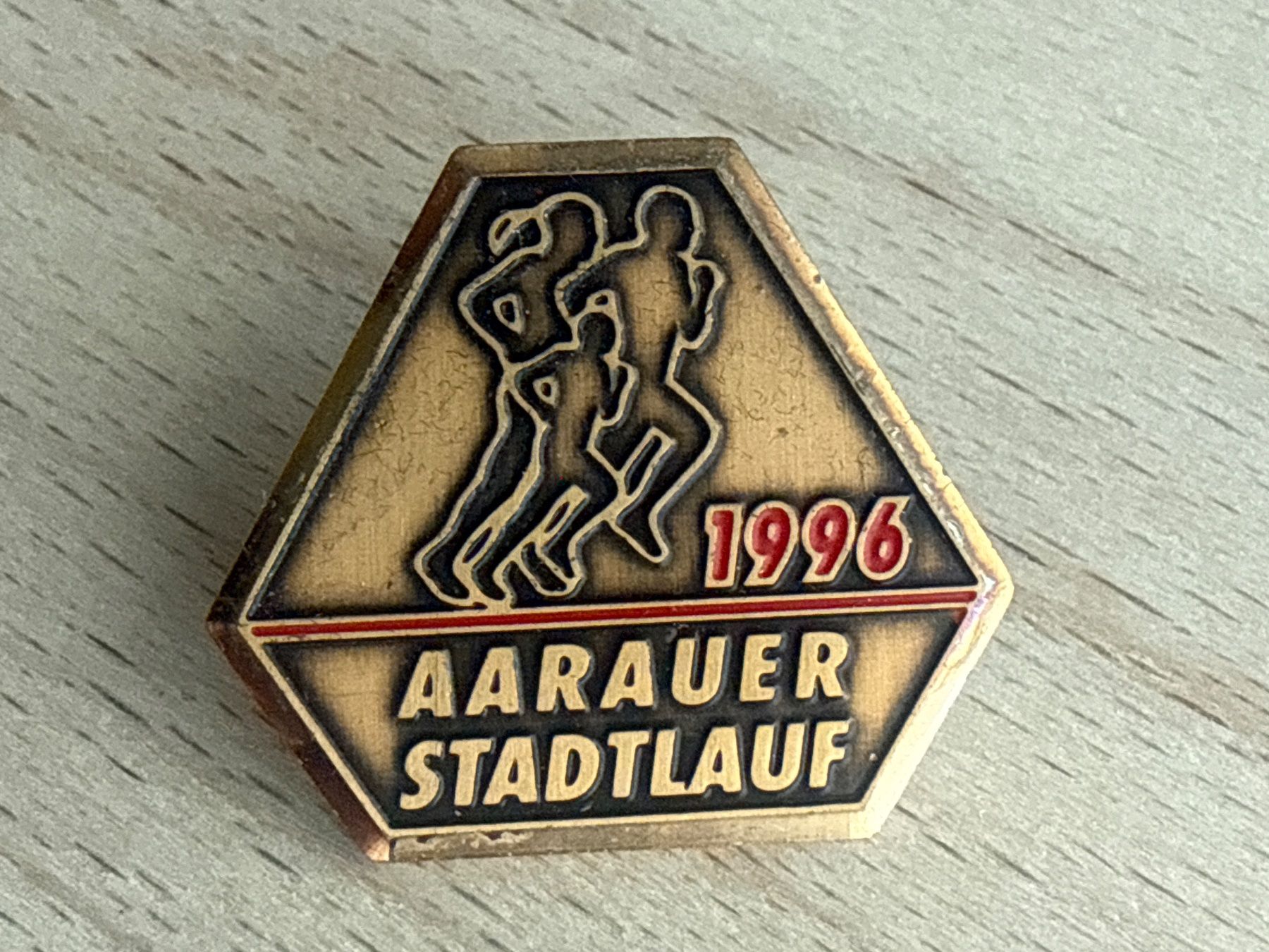 Placchette & Badge: Pin Aarauer Stadtlauf 1996 – Usato da Glattbrugg venduto da Schweigmatt
