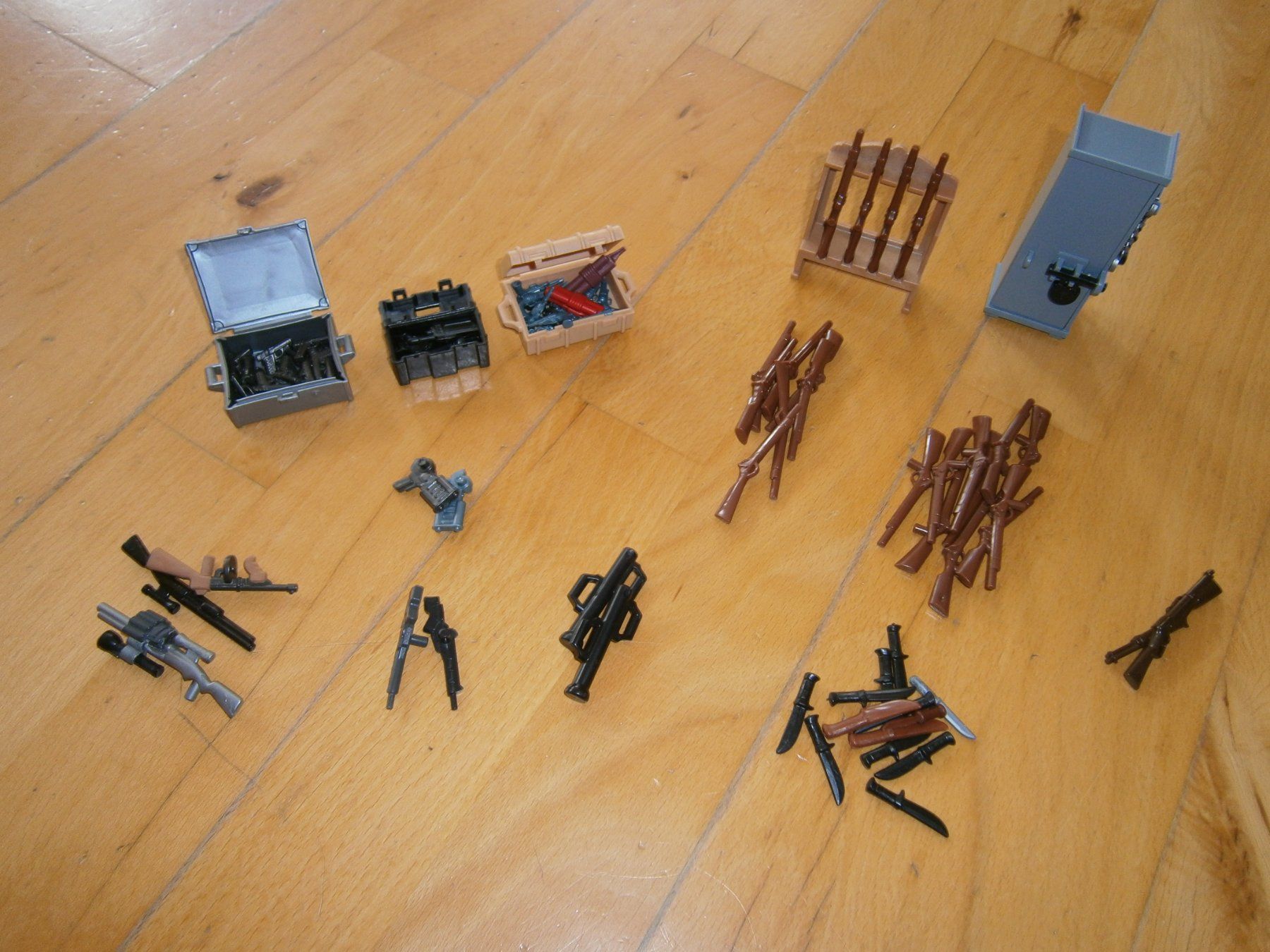 Playmobil Giocattoli: Playmobile Waffensammlung, Top Zustand! – Usato da Glarus venduto da swimmy