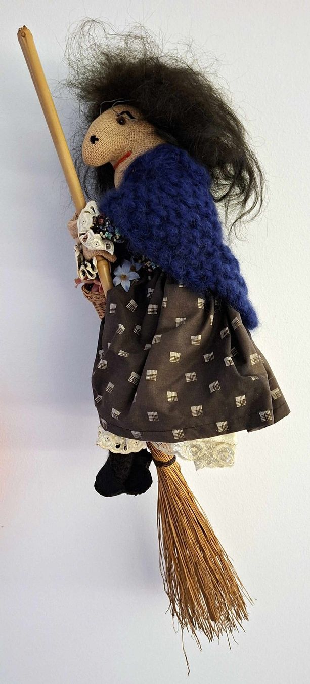 Bambole: Hexenpuppe mit Besen – Usato da Seuzach venduto da wie_c66v 1