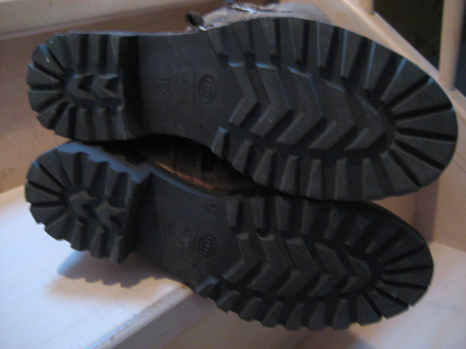 Scarpe da donna: Bottes fourrées cuir grandeur 40 – Nuovo (secondo la descrizione) da Delémont venduto da marryb 7