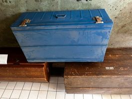 Blaue Werkzeugkiste, Metall