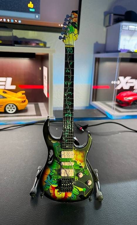 Kit di modellismo & Modellini statici: Model / Mini Gitarre im Stil einer Ibanez RG / JEM – Usato da Oberglatt ZH venduto da Chrisbee 1