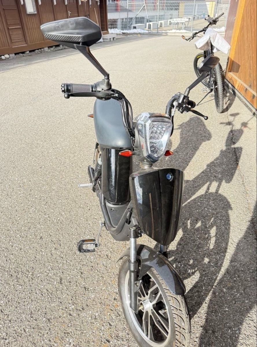 Scooters: E-Roller / E-Scooter / E-Mofa – D'occasion à Meilen par Dromedar 2