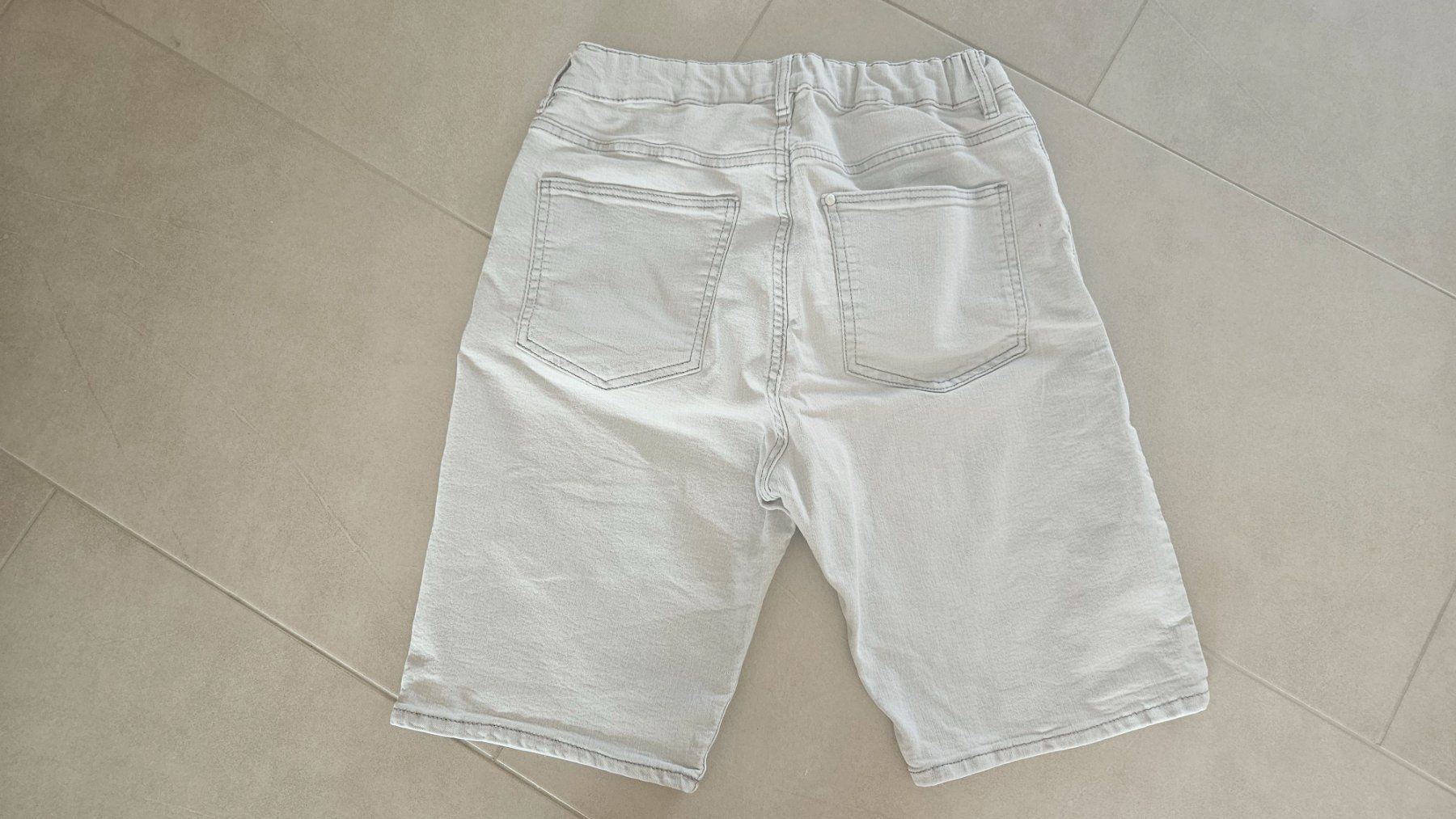Pantaloni: Jeans Bermuda H&M – Usato da Bubikon venduto da diditoto 1