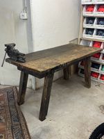 Massive Werkbank mit Schraubstock - Vintage Werkstatt-Tisch
