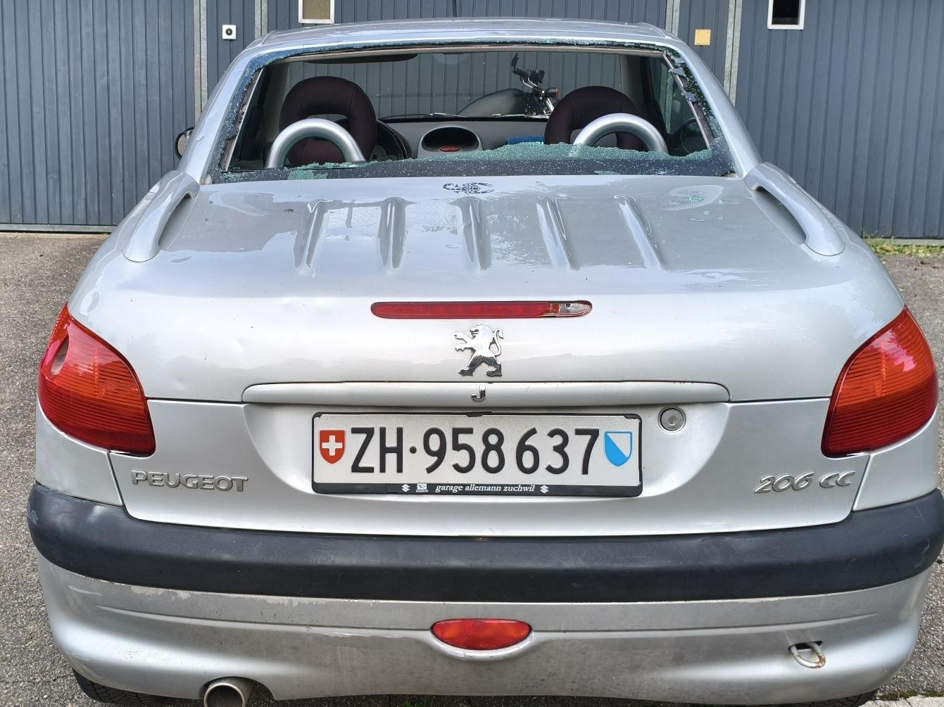 Peugeot Automobili: Peugeot 206 CC – Usato da Pfungen venduto da jon_lg6b