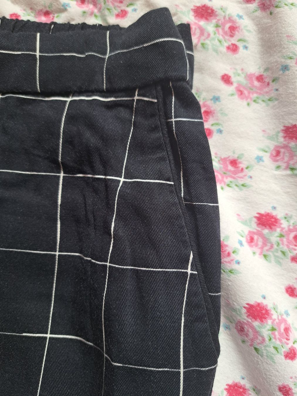 Mango Pantaloni: Hose Grösse M kariert mit elastischem Bund – Usato da Zürich venduto da dph_r9t2 5