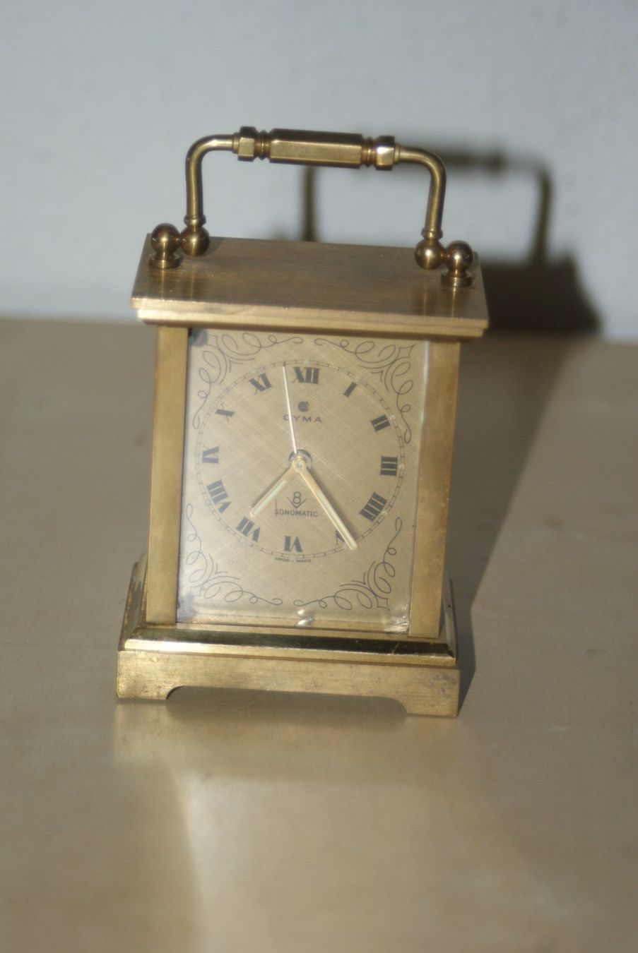 Orologi da terra & Orologi da parete: Kleine Tischuhr / Wecker, Cyma - Sonomatic – Usato da Zürich venduto da Widi1