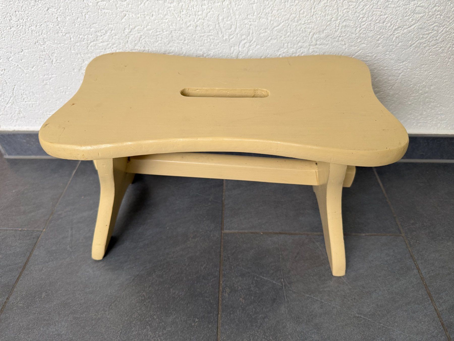 Hocker: Schemel  Hocker  Blumenhocker   Holz  lackiert  Vintage – Gebraucht aus Subingen von ArtBead