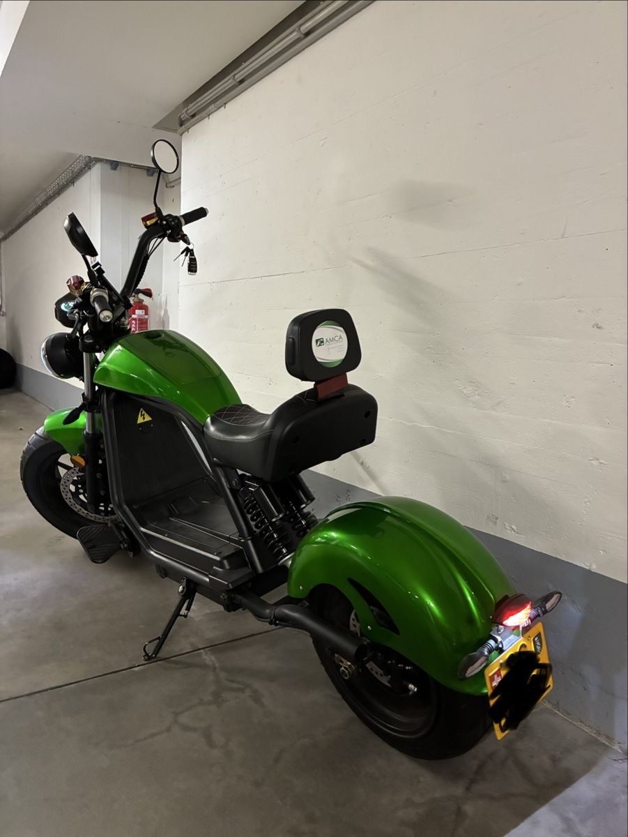Scooter: E-Scooter LUQI HL6.0 S Roller mit Helm 2022 – Usato da Jona venduto da zweiradspezialist 2