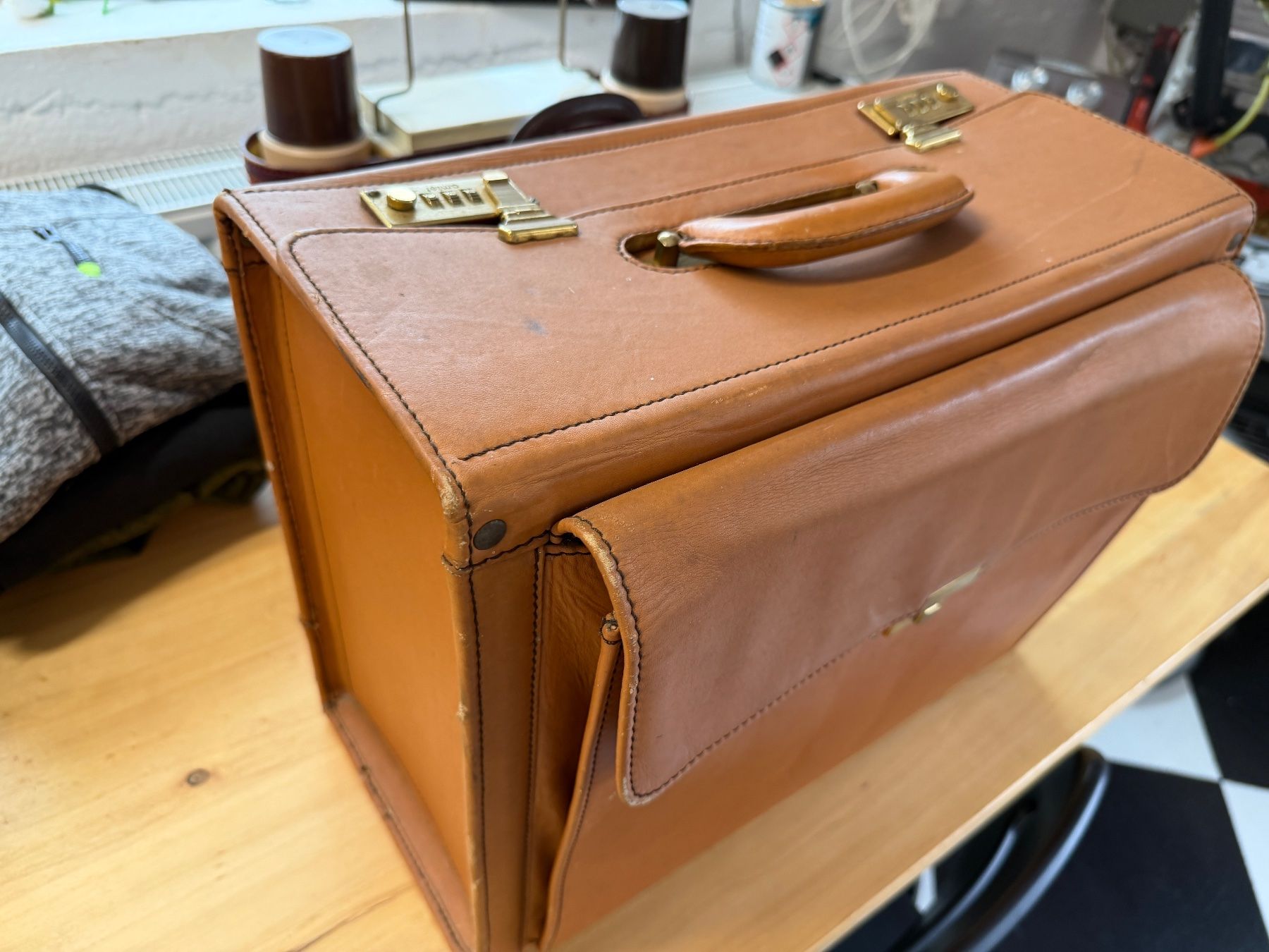 Reisekoffer: Oldtimer-Werkzeugkoffer, Lederkoffer, Aktenkoffer – Gebraucht aus Effretikon von Bianchina2 1