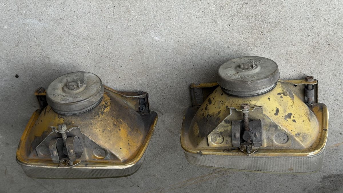 Ford Fari: Ford Fiesta MK1 Scheinwerfer – Usato da Oetwil am See venduto da txsty 2