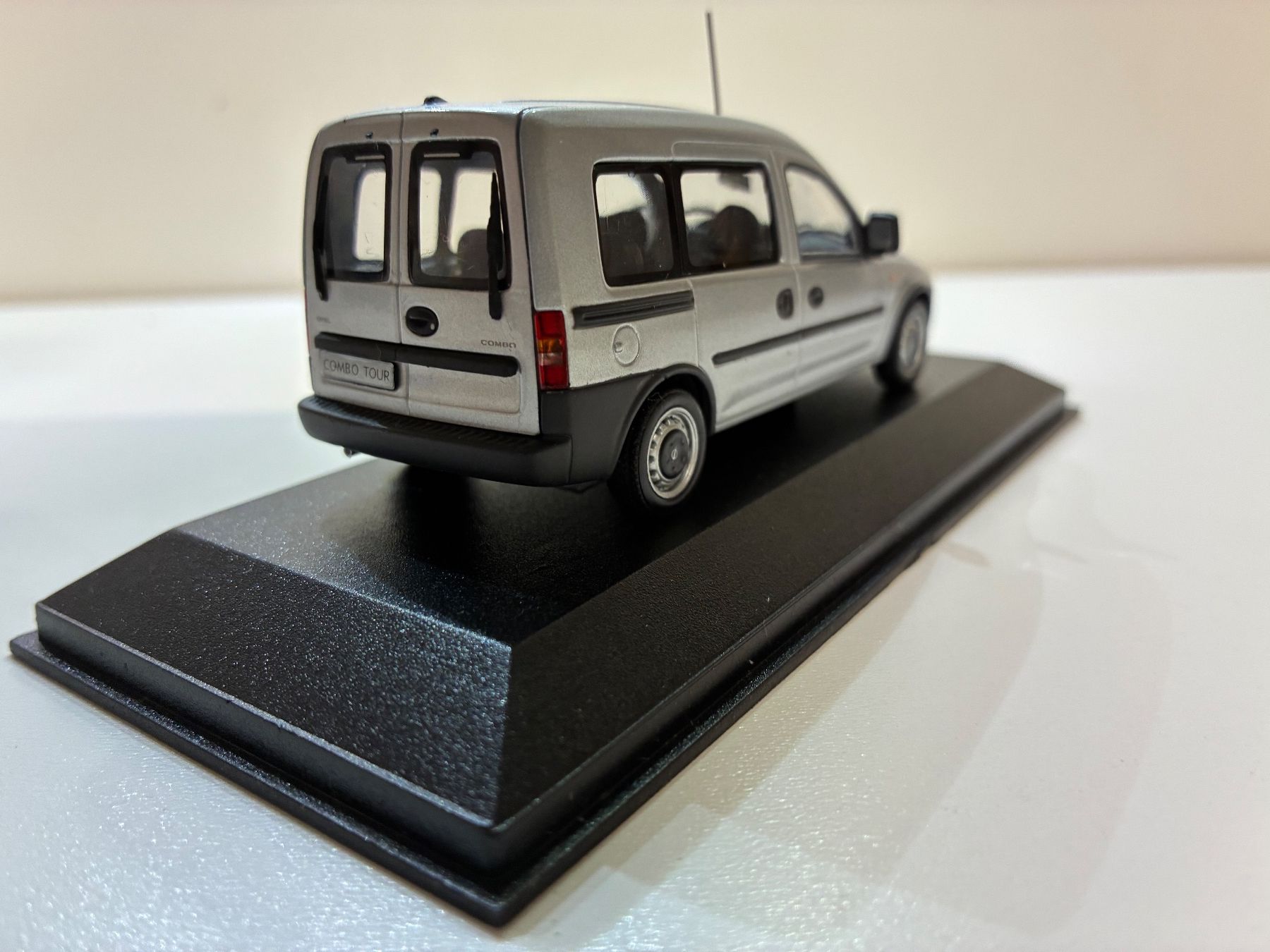 Minichamps Modellautos: Modellauto Opel Combo – Neu und originalverpackt aus Kräiligen von hkk 3