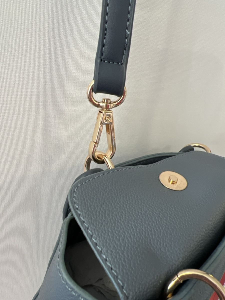 Manor Borse da donna: Kleine graue Handtasche mit Pompons – Usato da Oberglatt ZH venduto da ble_75jw 5