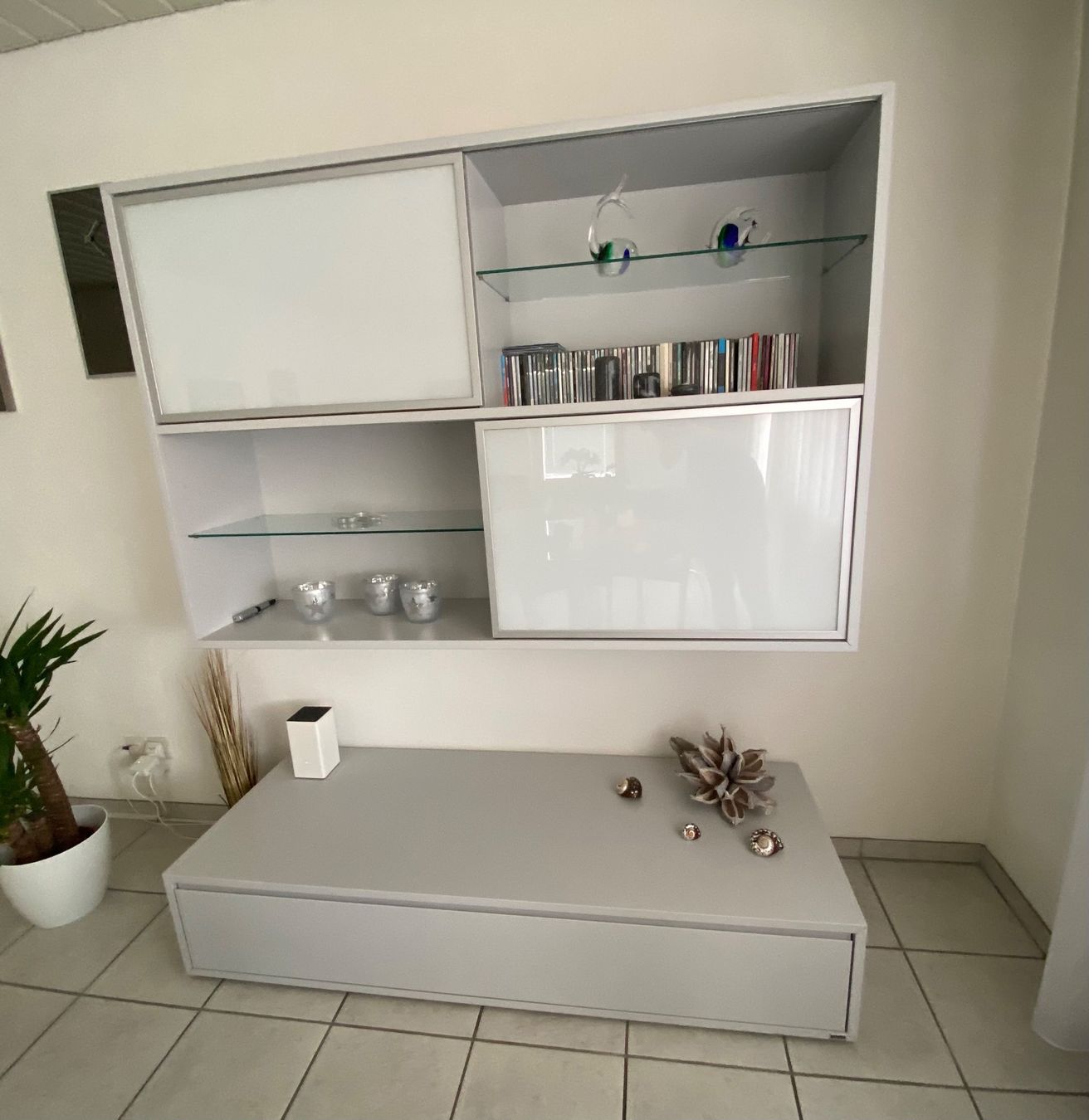 Pfister Regale: Wohnwand (Hängemöbel und Bodenmöbel) grau – Gebraucht aus Uttigen von dor_2jnw 2