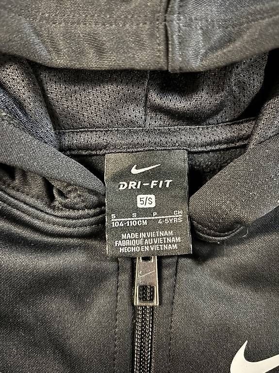 Nike Giacche: Nike Sport Jacke 104-110 – Usato da Regensdorf venduto da Piritatti 3