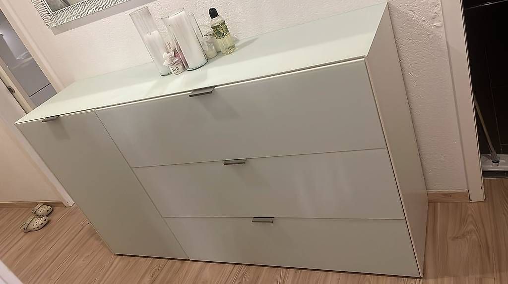 TV Möbel: Sideboard / Kommode mit Schubladen & Glasplatte – Gebraucht aus Aarburg von ktu_zm5p 1