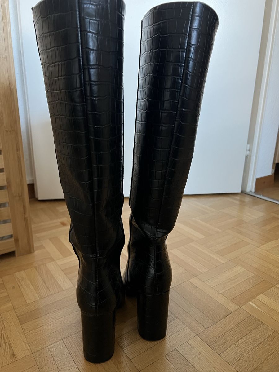 H&M Scarpe da donna: Bottes noir H&M – Usato da Vandoeuvres venduto da tif_nk52 2