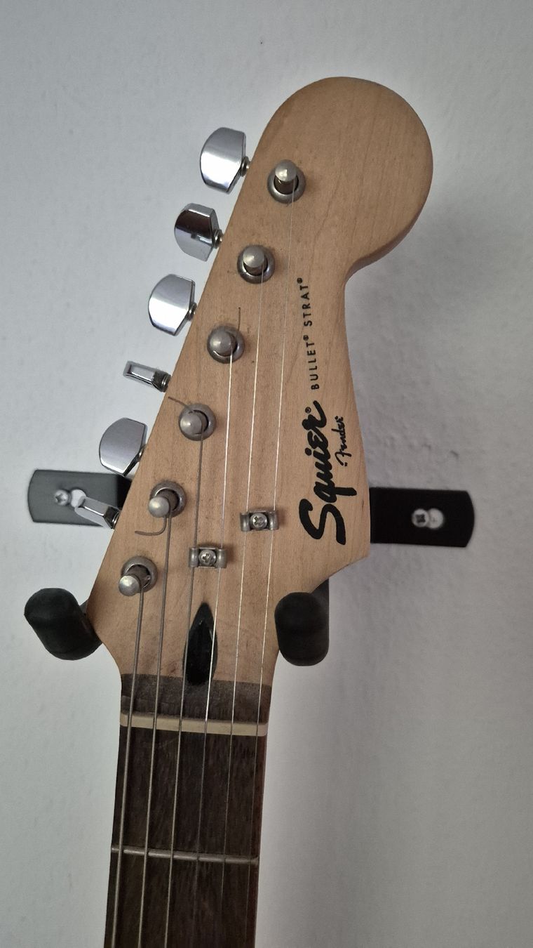 Squier Strumenti musicali: Squier by Fender Bullet Strat E-Gitarre – Usato da Reichenburg venduto da denfeu94 1