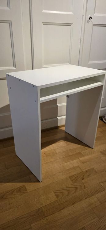 Kompakter IKEA TORALD Schreibtisch in weiss, Masse 65x40 cm. (Gebraucht ...