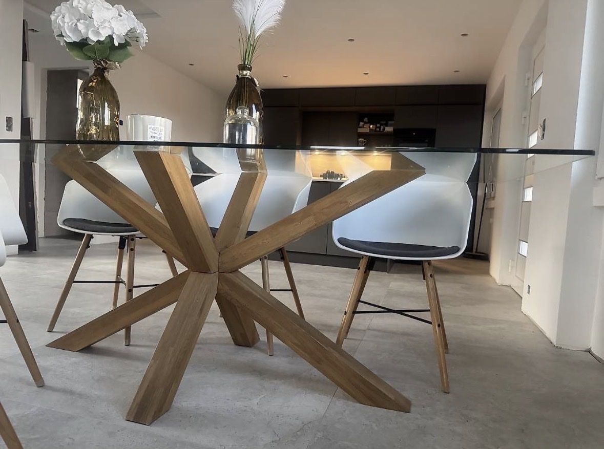 Tables: Table en verre & 6 chaises  – D'occasion à Colombier NE par NeuchOnline 1