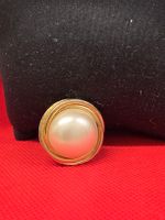 Brosche mit Perle und Goldrand guter Zustand