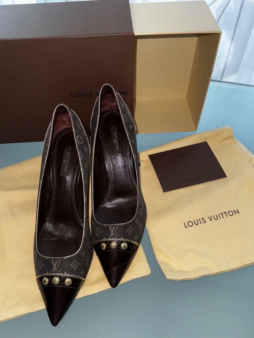Louis Vuitton Scarpe da donna: Louis Vuitton Leder Ebene Monogram Mini Lin Raquel Pumps 40 – Usato da Suhr venduto da 1stclass 4