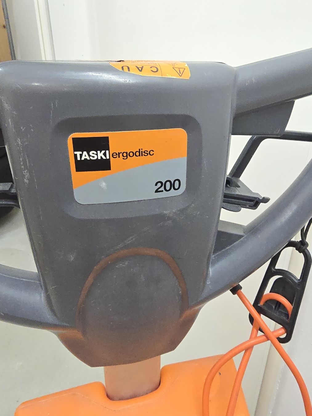 Tutte le macchine: TASKI ergodisc 200 Einscheibenmaschine – Usato da Oberarth venduto da atty 1