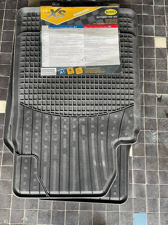 Tappeti & Tappetini: 3 set di Tappeti per auto Mercedes e universale – Usato da Agno venduto da dar_fk7s 2
