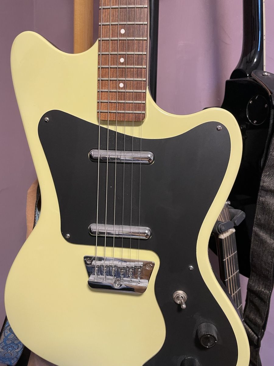 Danelectro Musikinstrumente: Danelectro "The 67 Dano Cream w/ Black Pickguard" – Gebraucht aus Hornussen von junglej 1