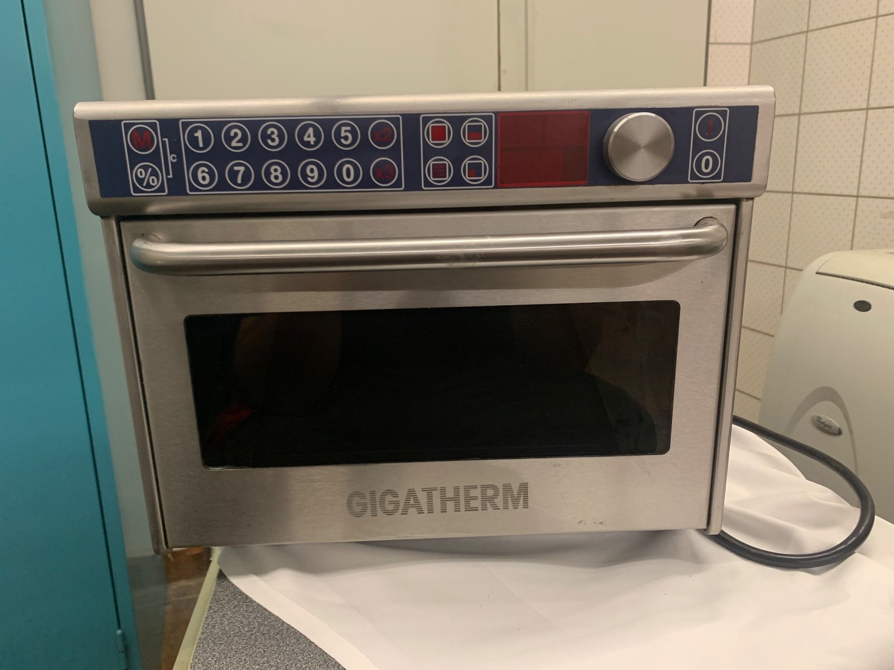 Elettrodomestici da cucina: Gastro Profi Mikrowelle Gigatherm GM 1600 E – Usato da Opfikon venduto da Safside