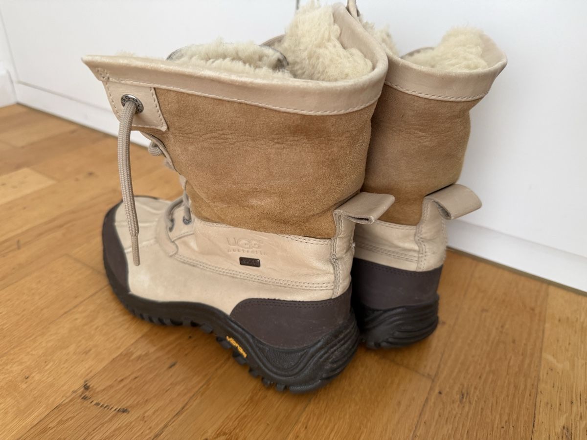 Ugg Scarpe da donna: UGG Stiefel Gr 38 – Usato da St. Gallen venduto da Emifrei 2