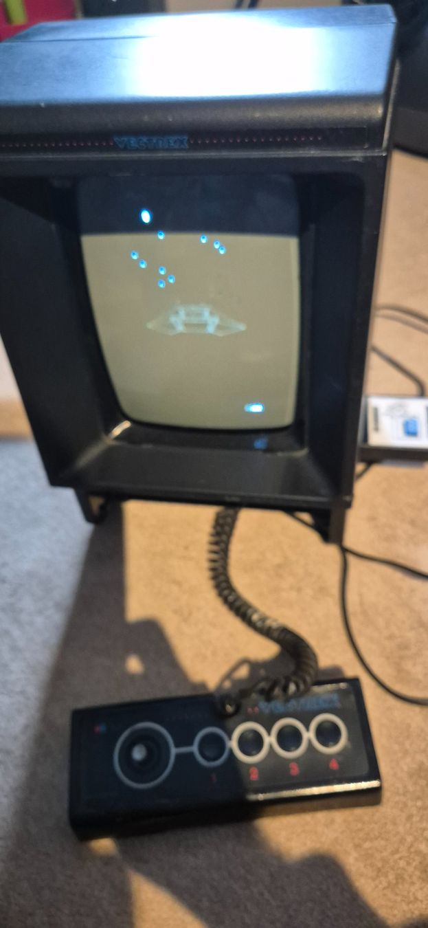 Console: Rare Console Vectrex MB + jeu et manettes VECTREX MB – Usato da Lausanne venduto da PEX_Import 6