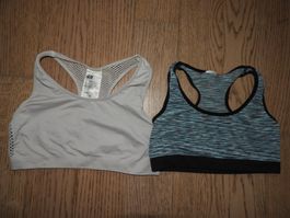 2 Sport-BHs grau und blau gemustert, Grösse 158/164