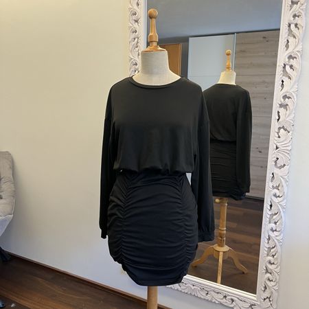Kleid in schwarz Gr. XS
