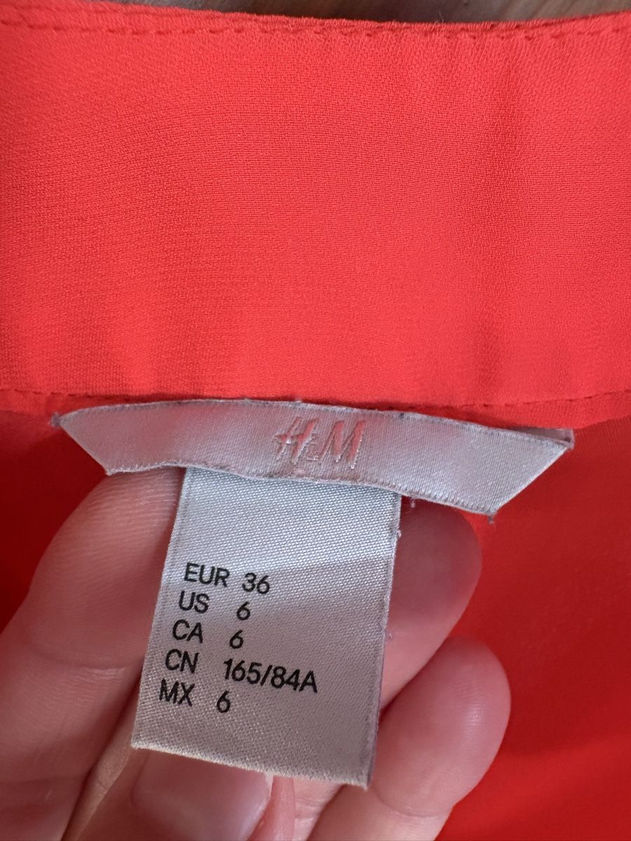 H&M Chemisiers: Rote H&M Bluse – D'occasion à Muttenz par dom_7tvx 2