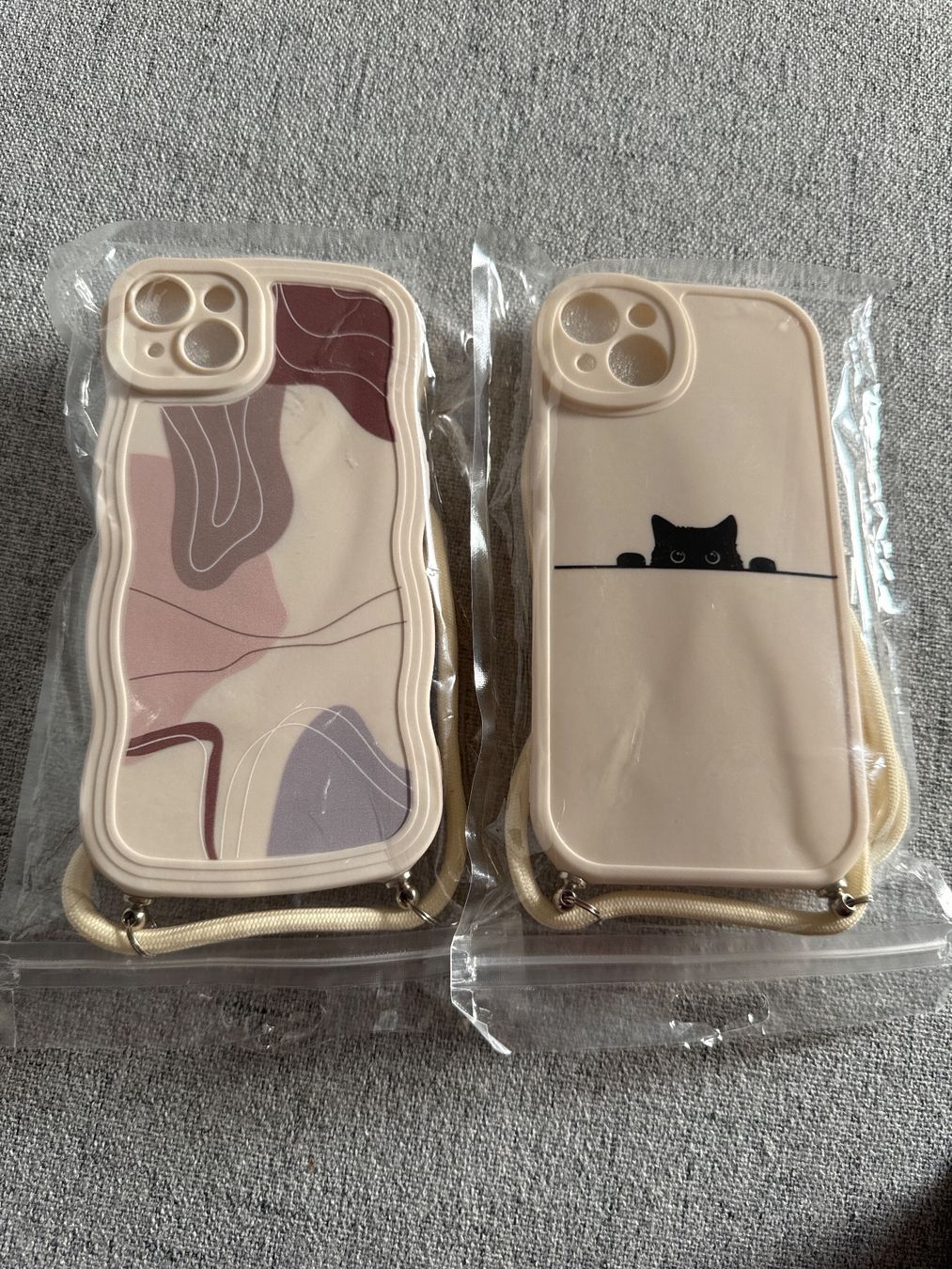 Apple Cover & Protezioni schermo: 2 coques neuve en  Silicone iPhone 15 plus avec cordon – Nuovo e nell'imballaggio originale da moudon venduto da jaunejaunelapinjaune 7