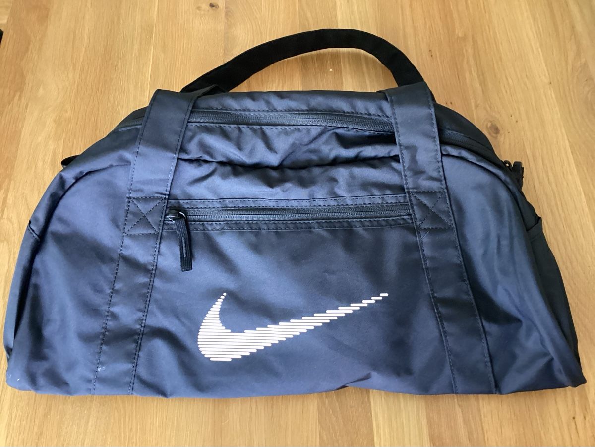 Nike Taschen: Nike Sporttasche – Neu (gemäss Beschreibung) aus Buchrain von bac_2rqm